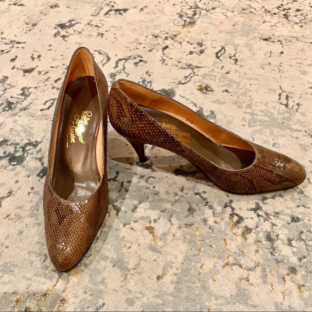 Snake skin shoes sz 8M Rosina Ferragamo Schiavone